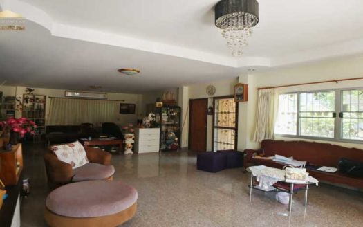 ขายบ้านเดี่ยว 2 ชั้น หมู่บ้านปิยวัฒน์ อ่างศิลา ชลบุรี หลังใหญ่ ตกแต่งตามหลักฮวงจุ้ย