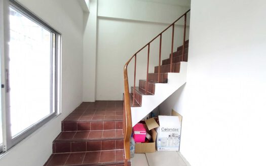 ขายอาคารพาณิชย์ 4 ชั้น หลังมุม ใกล้หาดบางแสน ชลบุรี