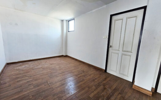 ให้เช่าสำนักงาน 2 คูหา ถนนข้าวหลามชลบุรี ตกแต่งพร้อมเปิดสำนักงาน