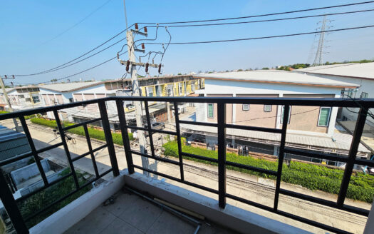 ให้เช่าสำนักงาน 2 คูหา ถนนข้าวหลามชลบุรี ตกแต่งพร้อมเปิดสำนักงาน