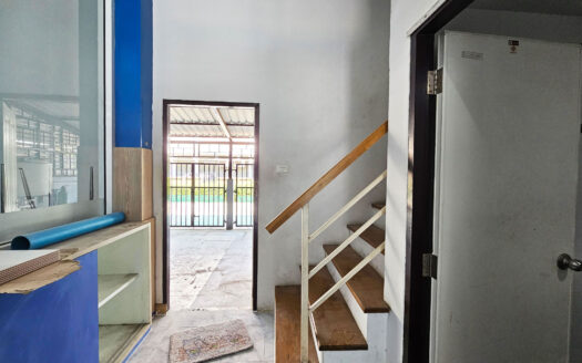 ให้เช่าสำนักงาน 2 คูหา ถนนข้าวหลามชลบุรี ตกแต่งพร้อมเปิดสำนักงาน