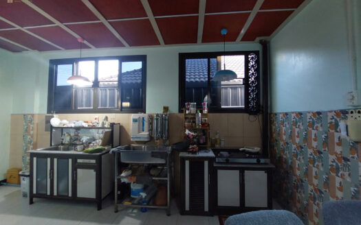 ขายบ้านพักพร้อมบ้านเช่า 7 หลัง ผู้เช่าเต็ม ศรีราชา ทำเลใกล้มอเตอร์เวย์ สร้างรายได้ทันที