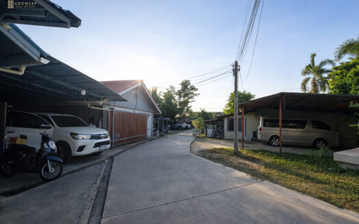 ขายบ้านพักพร้อมบ้านเช่า 7 หลัง ผู้เช่าเต็ม ศรีราชา ทำเลใกล้มอเตอร์เวย์ สร้างรายได้ทันที