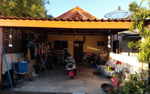 ขายบ้านพักพร้อมบ้านเช่า 7 หลัง ผู้เช่าเต็ม ศรีราชา ทำเลใกล้มอเตอร์เวย์ สร้างรายได้ทันที