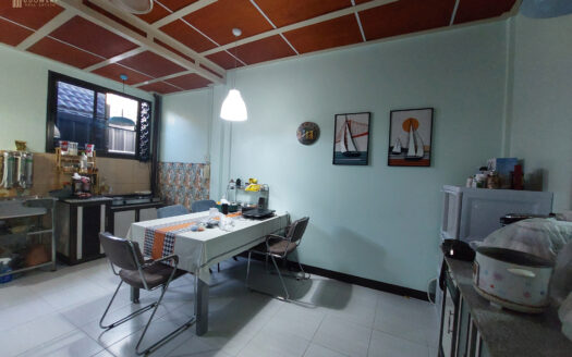 ขายบ้านพักพร้อมบ้านเช่า 7 หลัง ผู้เช่าเต็ม ศรีราชา ทำเลใกล้มอเตอร์เวย์ สร้างรายได้ทันที